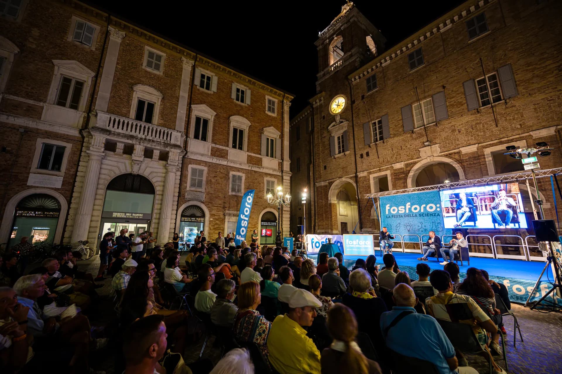 Fosforo — evening in the piazza