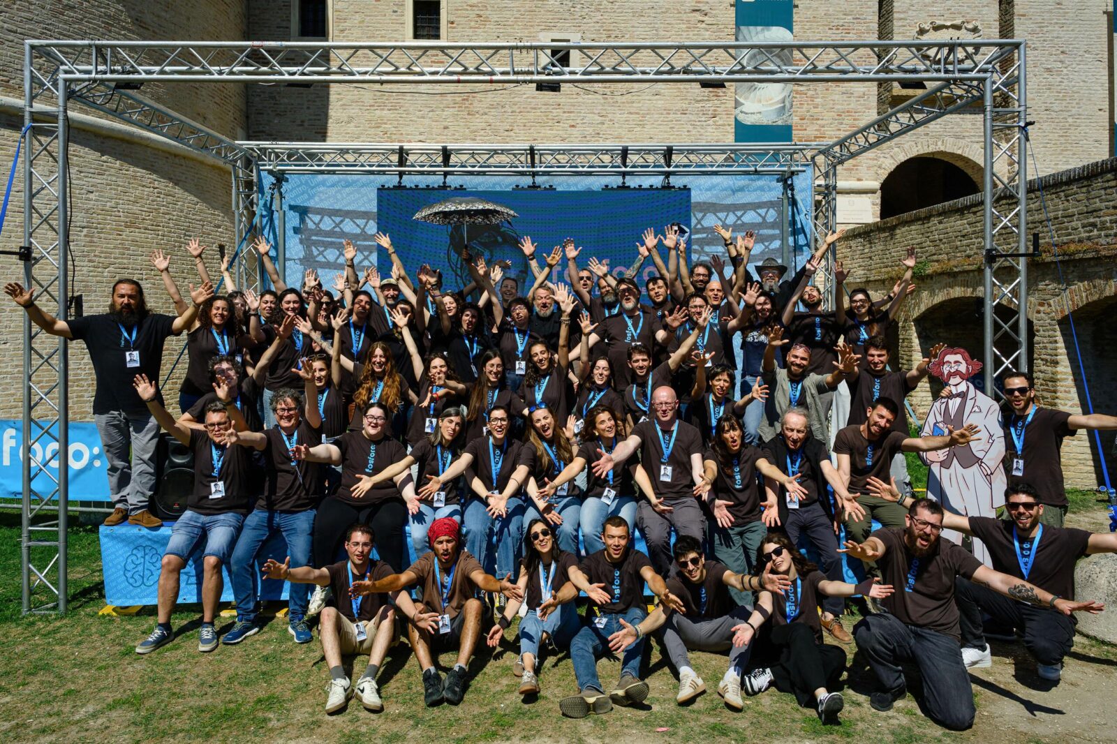 El equipo de fosforo 2026 en el escenario en Senigallia